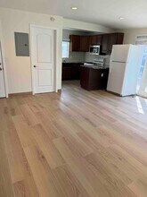 470 S Hamel Rd in Los Angeles, CA - Building Photo - Building Photo