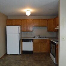 457 NW 17th St-Unit -2 in Redmond, OR - Building Photo - Building Photo