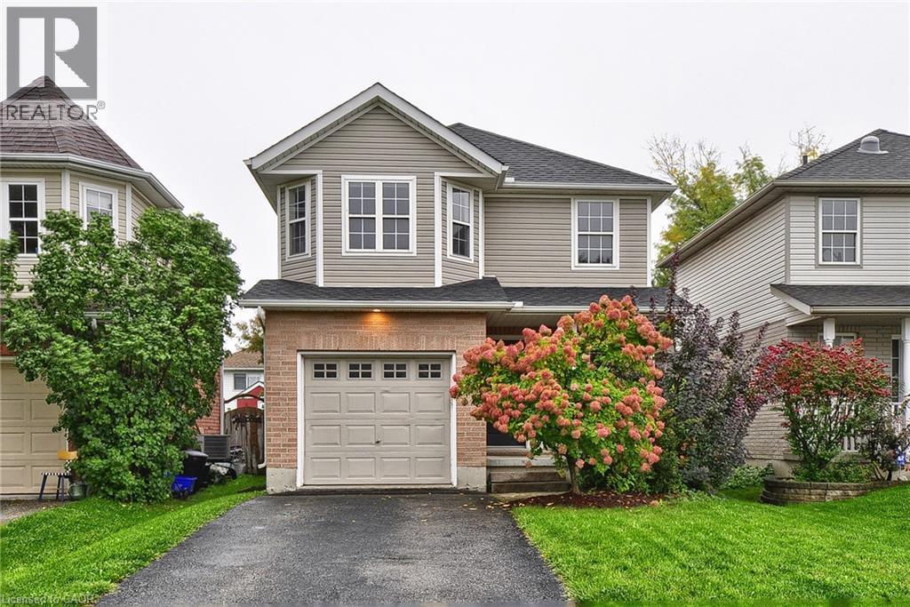 216 Pineland Ct in Waterloo, ON - Building Photo