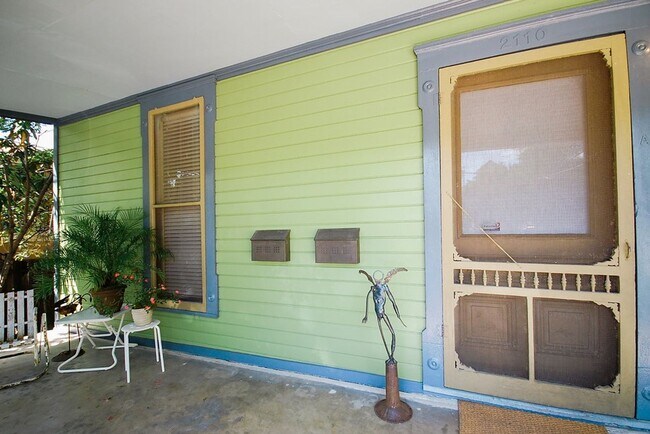 2110 San Gabriel St in Austin, TX - Building Photo - Building Photo