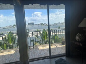 720 Collins Ave in Miami Beach, FL - Building Photo - Building Photo