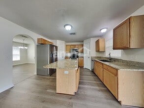 4618 Newbourne Way in Valrico, FL - Building Photo - Building Photo