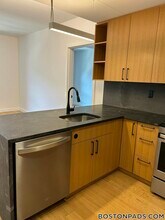 83 Gardner St, Unit 306 in Boston, MA - Foto de edificio - Building Photo