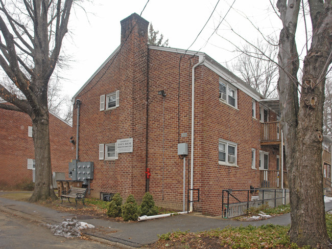 Essex House Condominiums in Stamford, CT - Building Photo - Building Photo