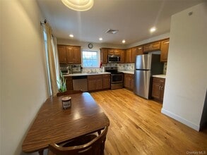 27 N Main St in Florida, NY - Building Photo - Building Photo