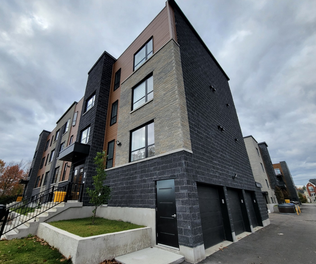 205 Du Clair-Bois Pl in Ste-Anne-des-Plaines, QC - Building Photo - Building Photo