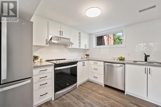 8B Pottinger St in Kawartha Lakes, ON - Building Photo - Building Photo
