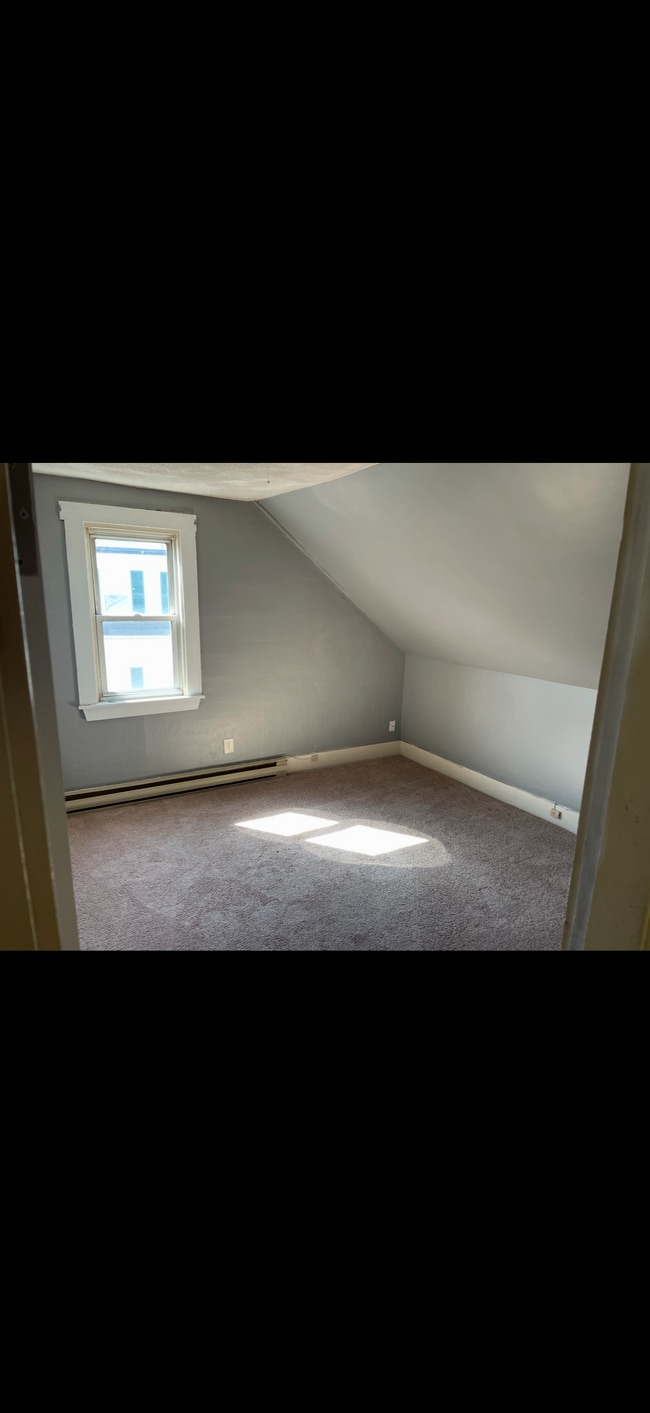 21 Pine St, Unit 2 in Gloucester, MA - Building Photo - Building Photo