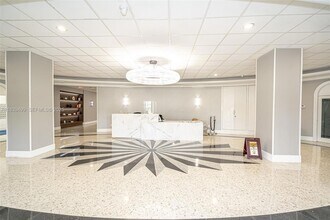 3140 S Ocean Dr, Unit 201 in Hallandale Beach, FL - Foto de edificio - Building Photo