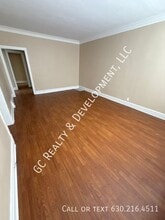 8637 S Essex Ave in Chicago, IL - Building Photo - Building Photo