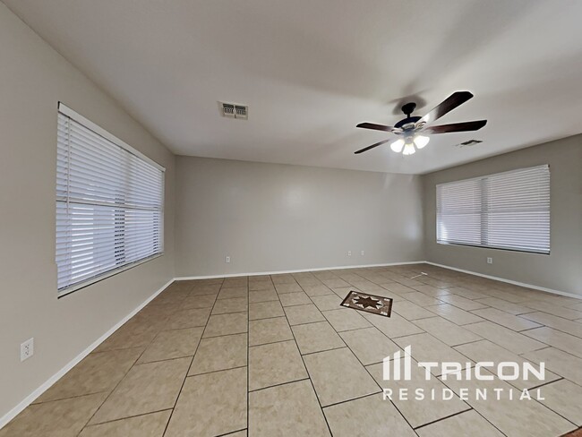 8554 E Kiva Ave in Mesa, AZ - Building Photo - Building Photo
