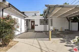 5700 Vanalden Ave in Los Angeles, CA - Building Photo
