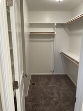 605 Poplar Ct in Belton, MO - Building Photo - Building Photo