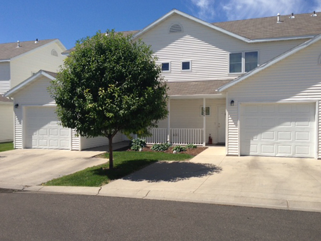 Easten Townhomes in Moorhead, MN - Building Photo