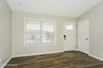 8705 Vision Pl in Louisville, KY - Foto de edificio - Building Photo