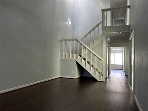12562 Newbrook Dr in Houston, TX - Building Photo - Building Photo