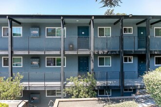 2300 Miramar Ave in San Leandro, CA - Building Photo - Building Photo