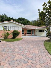 266 NE Wavecrest Way in Boca Raton, FL - Building Photo - Building Photo