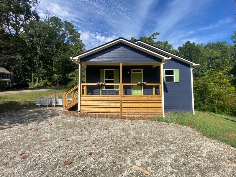 5390 Valley Dr in Cumming, GA - Building Photo