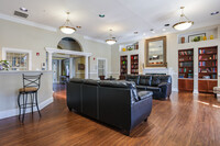 Overland Gardens Apartments in Hyattsville, MD - Foto de edificio - Interior Photo