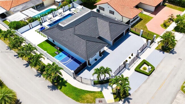3221 SW 140th Ave in Miami, FL - Building Photo - Building Photo