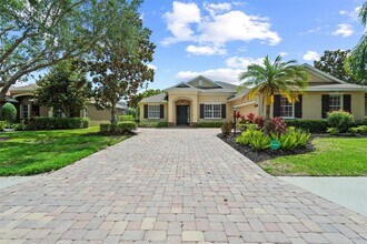 7806 Drayton Cir in Bradenton, FL - Building Photo - Building Photo