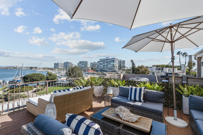 1623 Glorietta Blvd in Coronado, CA - Building Photo - Building Photo