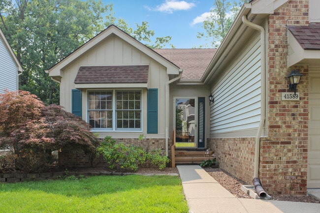 41589 Sleepy Hollow Dr in Novi, MI - Building Photo - Building Photo