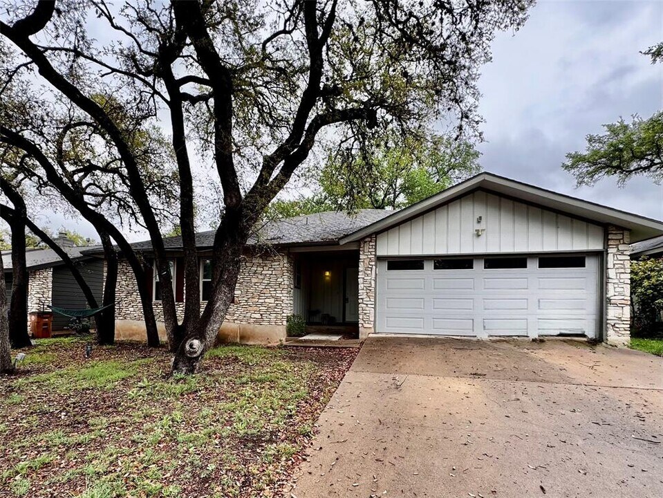 6801 Side Saddle St in Austin, TX - Building Photo