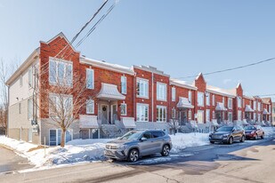 240 Léo-Lacombe Av in Laval, QC - Building Photo