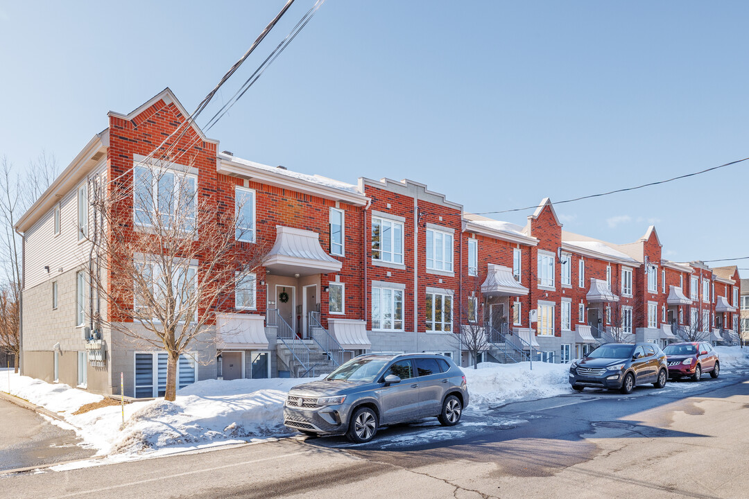 240 Léo-Lacombe Av in Laval, QC - Building Photo