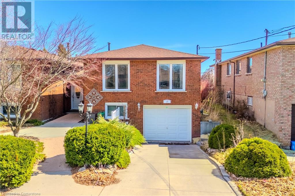 17 Taymall St in Hamilton, ON - Building Photo