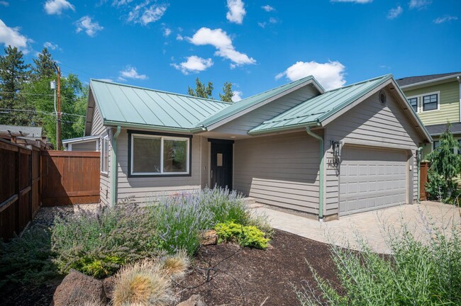 1438 NW Elgin Ave in Bend, OR - Building Photo - Building Photo