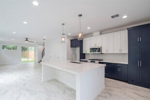 616 W Dittmar Rd in Austin, TX - Building Photo