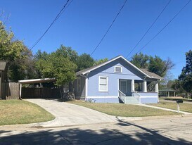 302 W Baylor St in Weatherford, TX - Building Photo