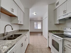 6657 W Ocotillo Rd in Glendale, AZ - Building Photo - Building Photo