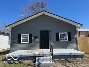 2237 Yandes St in Indianapolis, IN - Foto de edificio - Building Photo