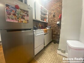 40 Anderson St, Unit 3 in Boston, MA - Building Photo