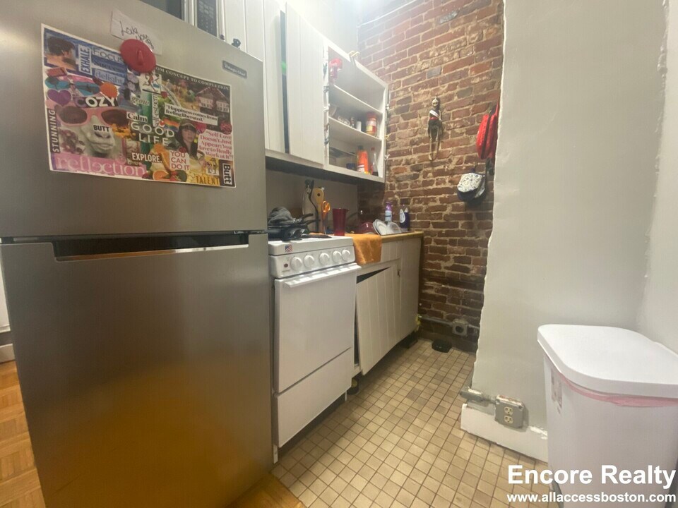 40 Anderson St, Unit 3 in Boston, MA - Building Photo