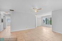 2846 S University Dr in Davie, FL - Building Photo - Building Photo