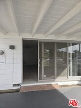 6243 S Fairfax Ave in Los Angeles, CA - Building Photo - Building Photo