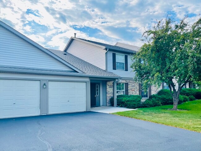 property at 1323 N Red Oak Cir