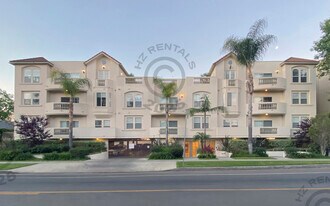 12140 Moorpark St in Studio City, CA - Building Photo