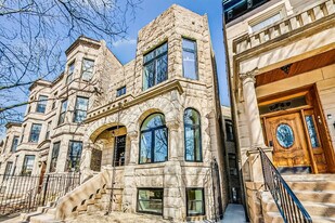 2451 N Albany Ave in Chicago, IL - Building Photo