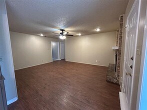 1805 Broadmoor Dr in Austin, TX - Building Photo - Building Photo