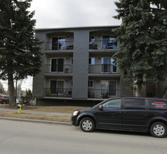 1603 26th Ave SW in Calgary, AB - Building Photo - Building Photo