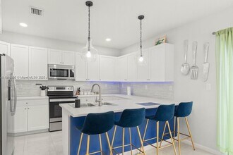 3386 W 106th Ter in Hialeah, FL - Building Photo - Building Photo