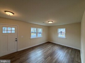 102 Linda Ct N in Richlandtown, PA - Building Photo