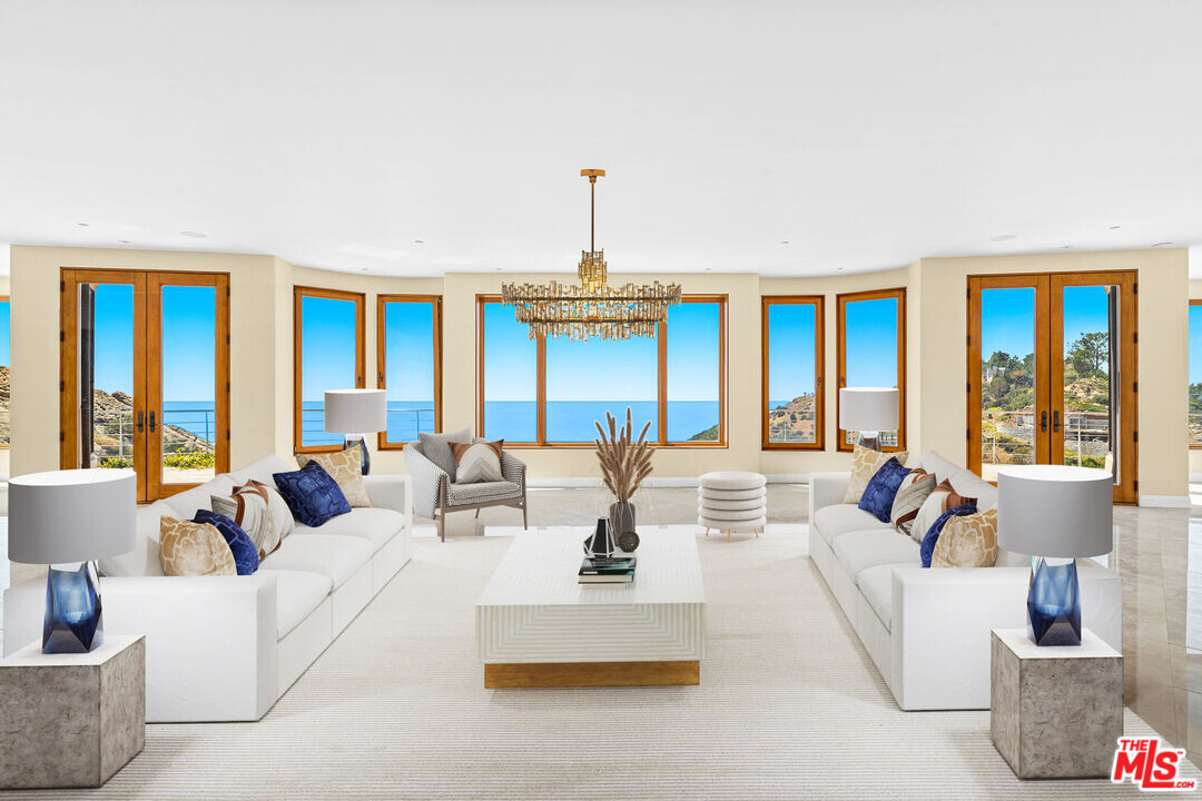 24517 Piuma Rd in Malibu, CA - Building Photo