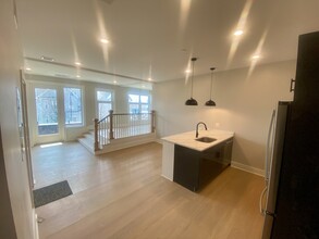 379 Somerville Ave, Unit 3 in Somerville, MA - Foto de edificio - Building Photo